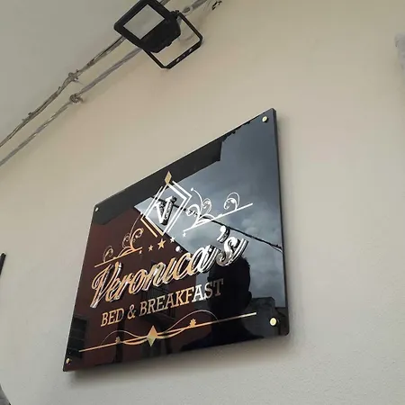 Veronica's 3*